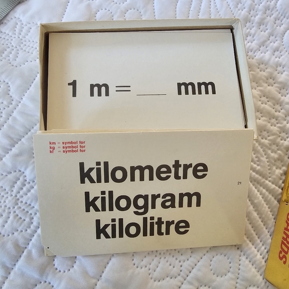 Vintage Milton Bradley Metric Flash Cards 1970s Learning Toy - Picture 7 of 8
